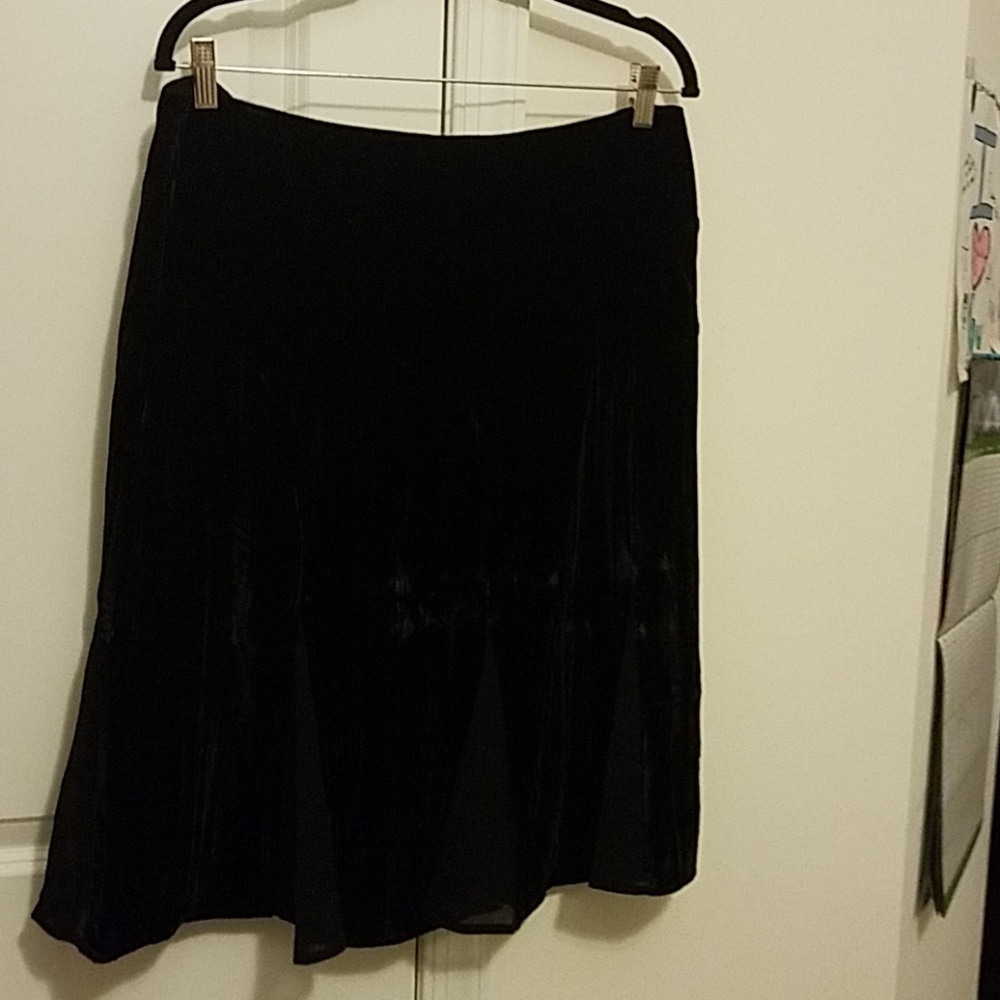 Black velvet skirt sz 16